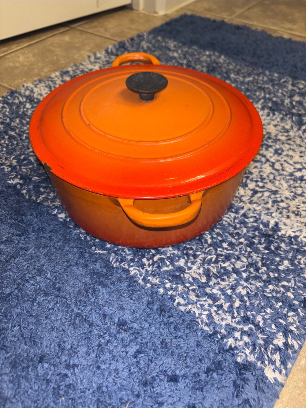 Le Creuset Orange Enamel Cast Iron Dutch Oven with Lid 4.5 qt E - Picture 8 of 9